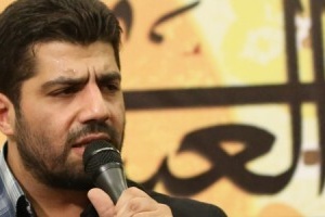 علم به دوش آمد